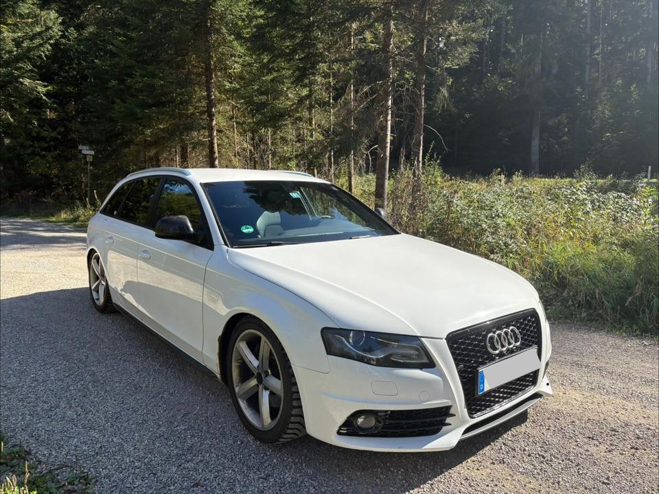 Audi A4 2009 — rear view