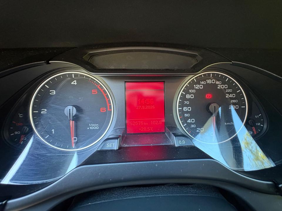 Audi A4 2009 — photo 8