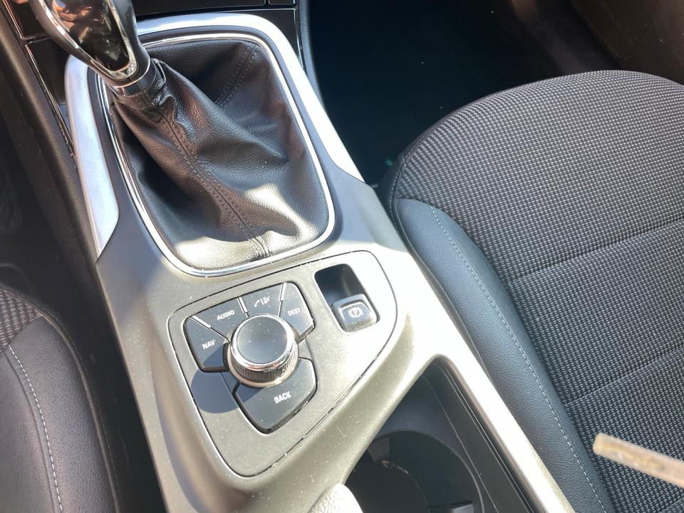 Opel Insignia 2012 — photo 10