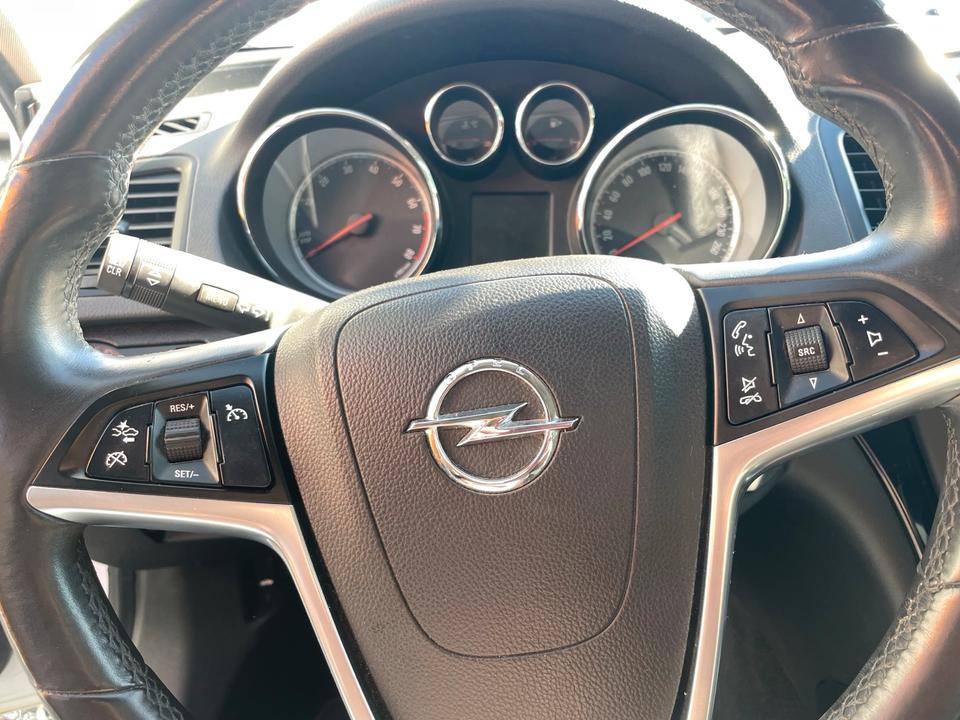 Opel Insignia 2012 — photo 11
