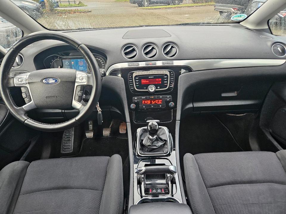 Ford S-Max 2012 — photo 11