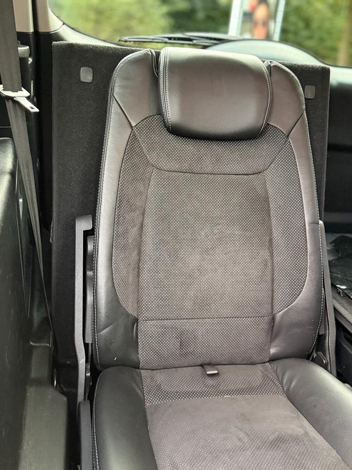 Ford S-Max 2009 — photo 11