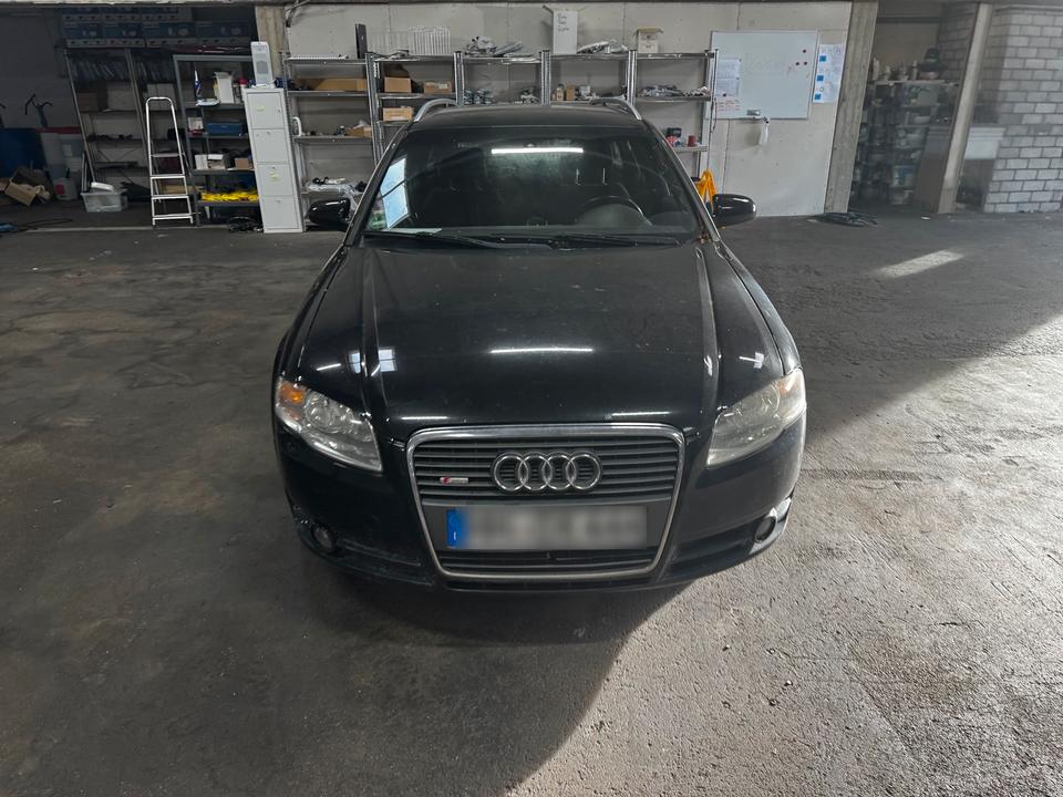 Audi A4 2005 — вигляд ззаду