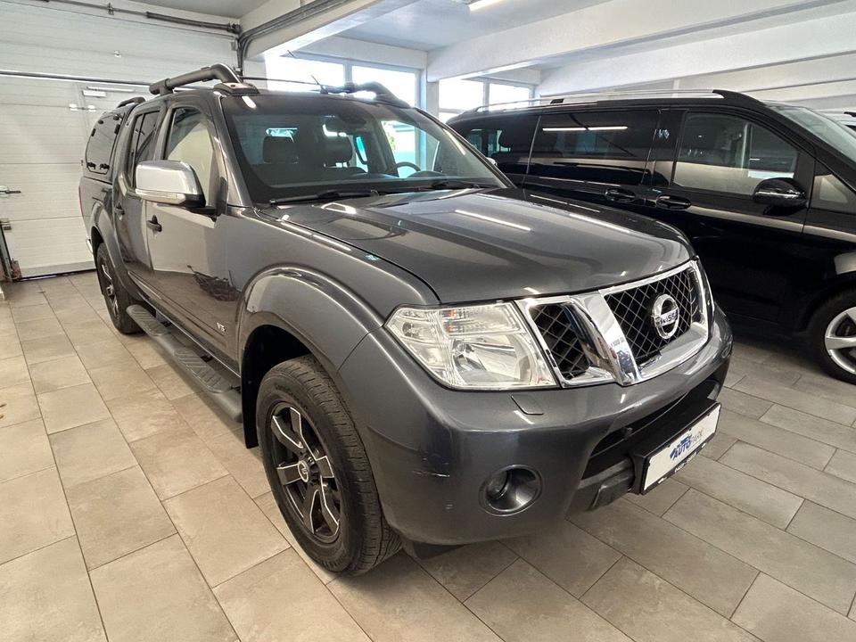 Nissan Navara 2013 — салон