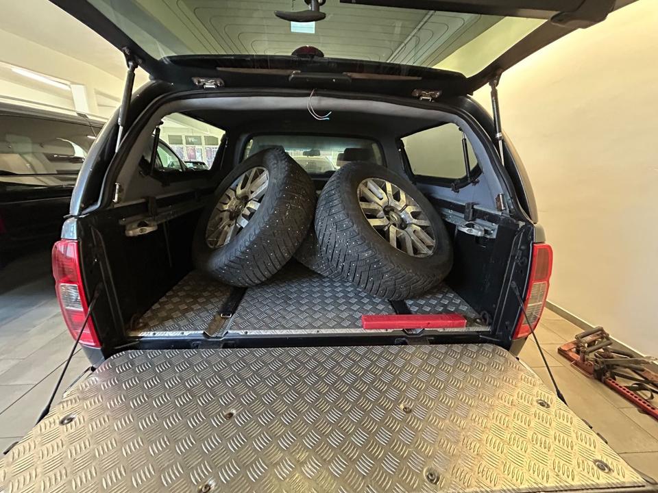 Nissan Navara 2013 — двигун