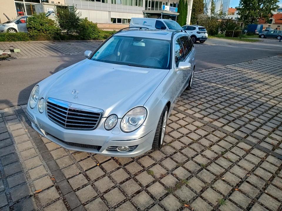 Mercedes Benz 220 2009 — rear view