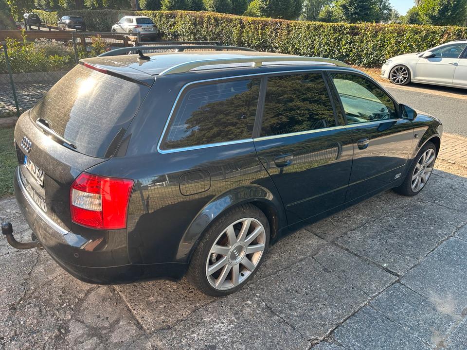Audi A4 2004 — rear view