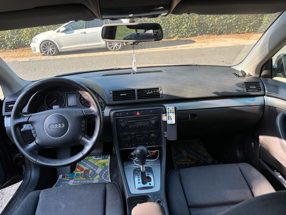 Audi A4 2004 — photo 6
