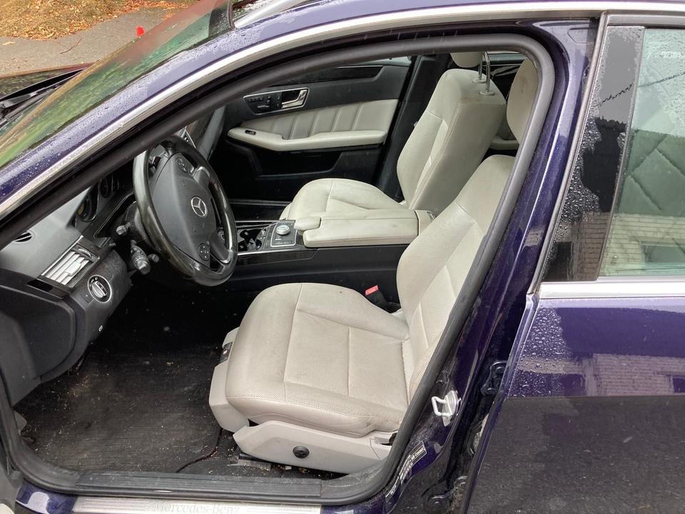 Mercedes Benz E 350 2011 — салон