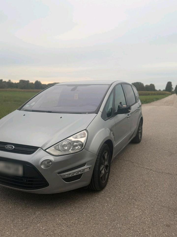 Ford S-Max 2012 — вигляд ззаду