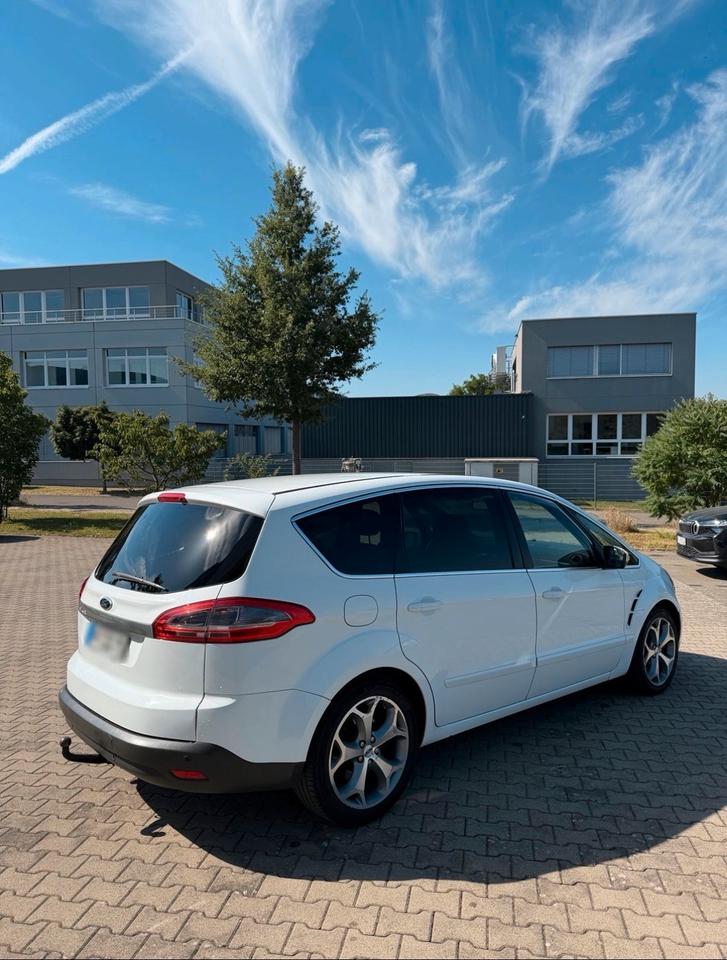 Ford S-Max 2012 — вигляд ззаду