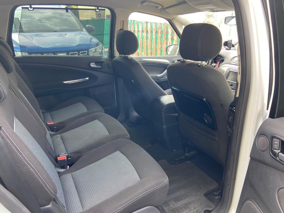 Ford S-Max 2011 — photo 13