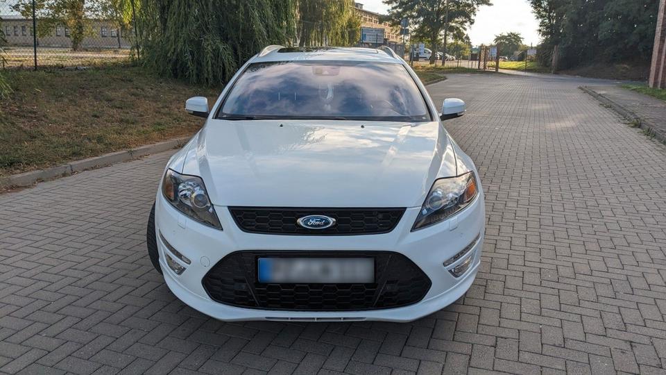 Ford Mondeo 2014 — rear view