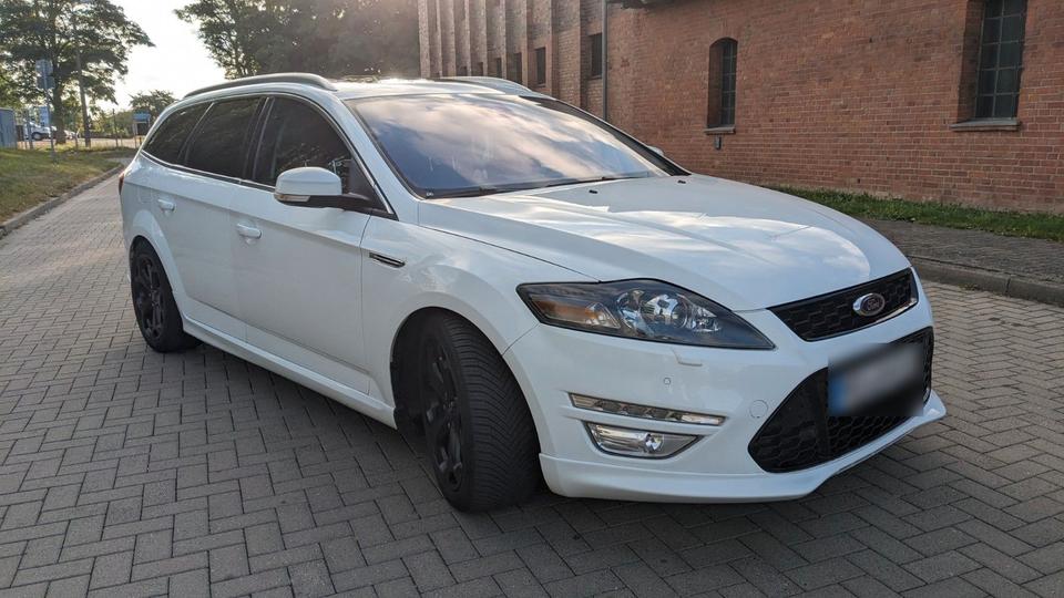 Ford Mondeo 2014 — interior