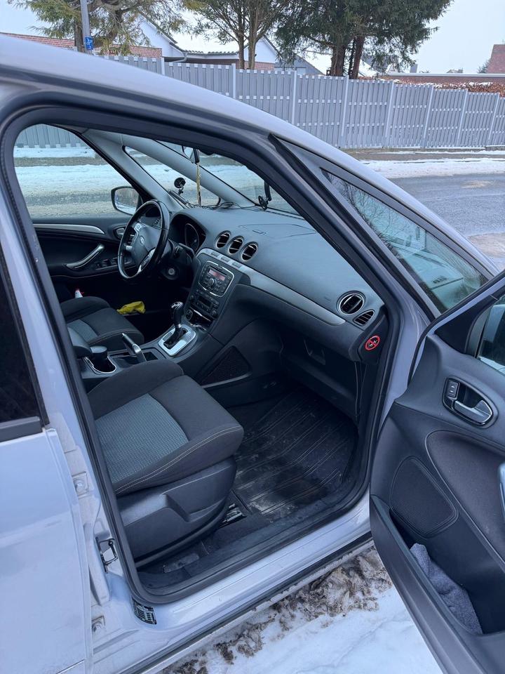 Ford C-Max 2012 — салон