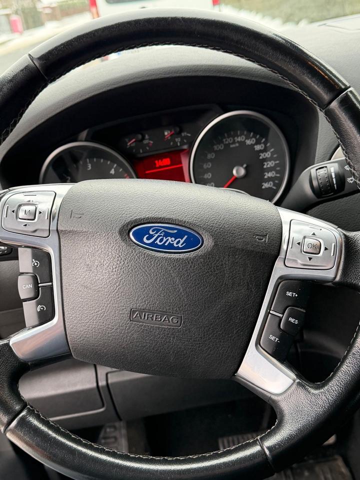 Ford C-Max 2012 — фото 9