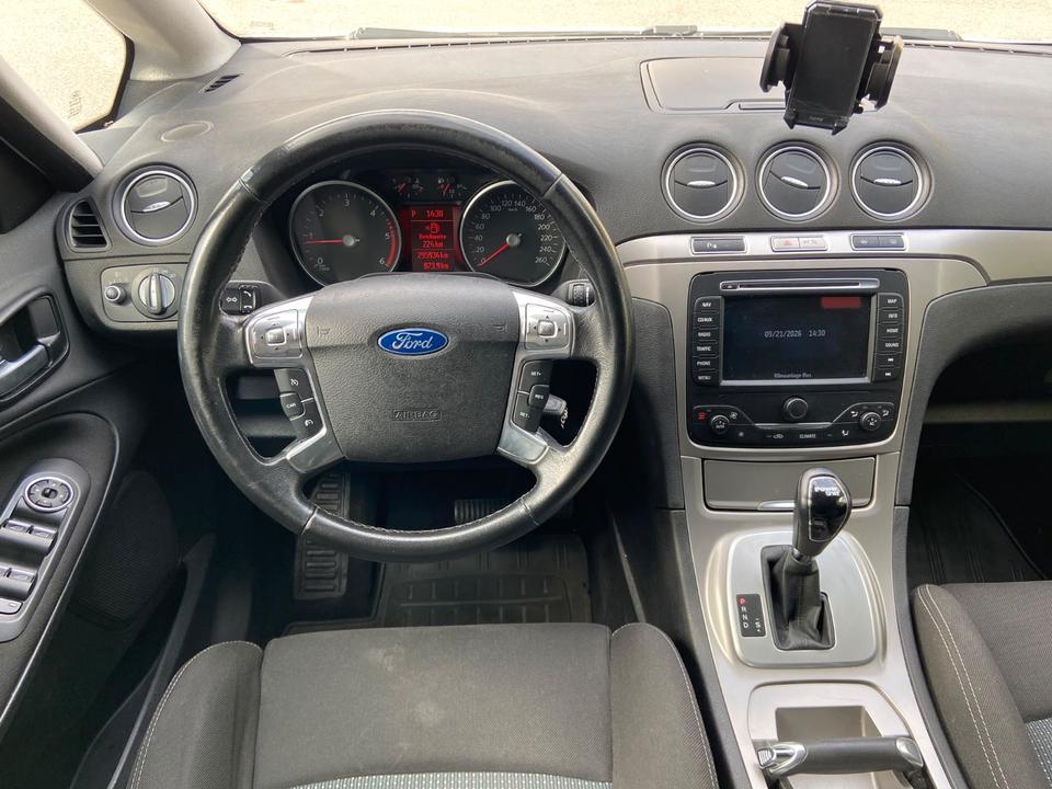 Ford S-Max 2011 — photo 15