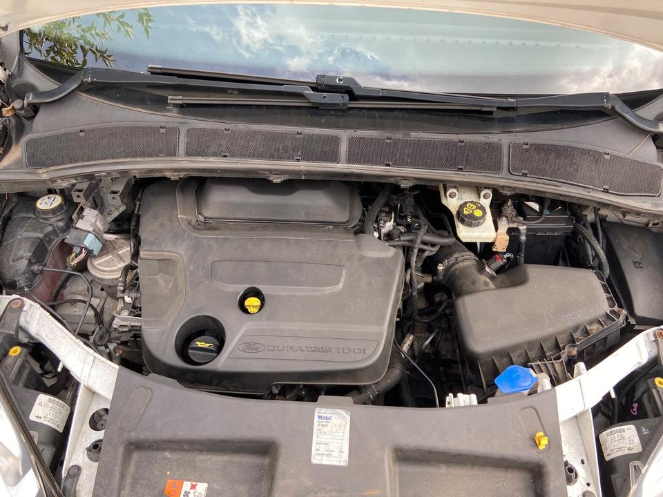 Ford S-Max 2011 — photo 16