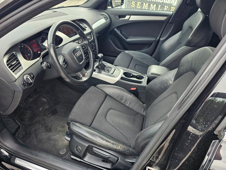 Audi A4 2010 — салон