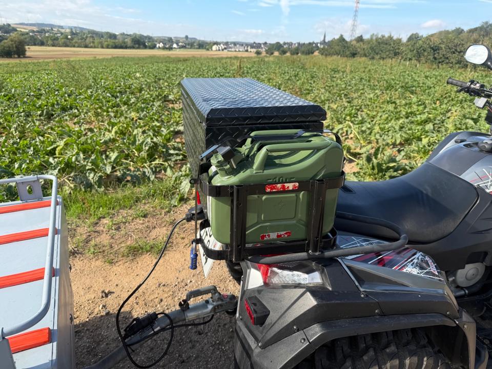 Kymco ATV Quad mit Anhängerkupplung und Frontkorb 2015 — rear view