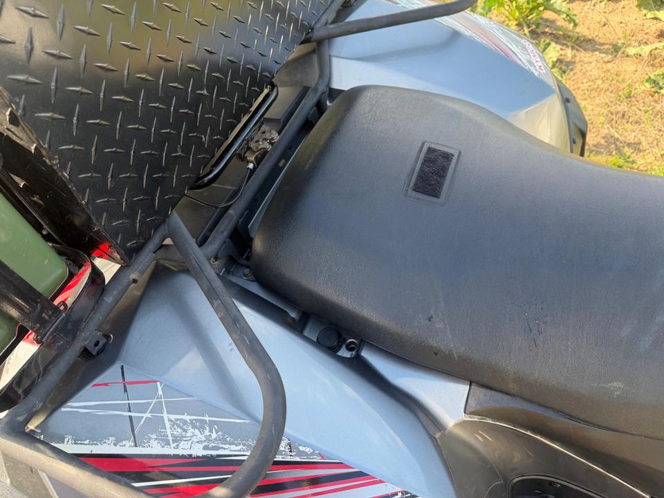 Kymco ATV Quad mit Anhängerkupplung und Frontkorb 2015 — engine 700 ccm