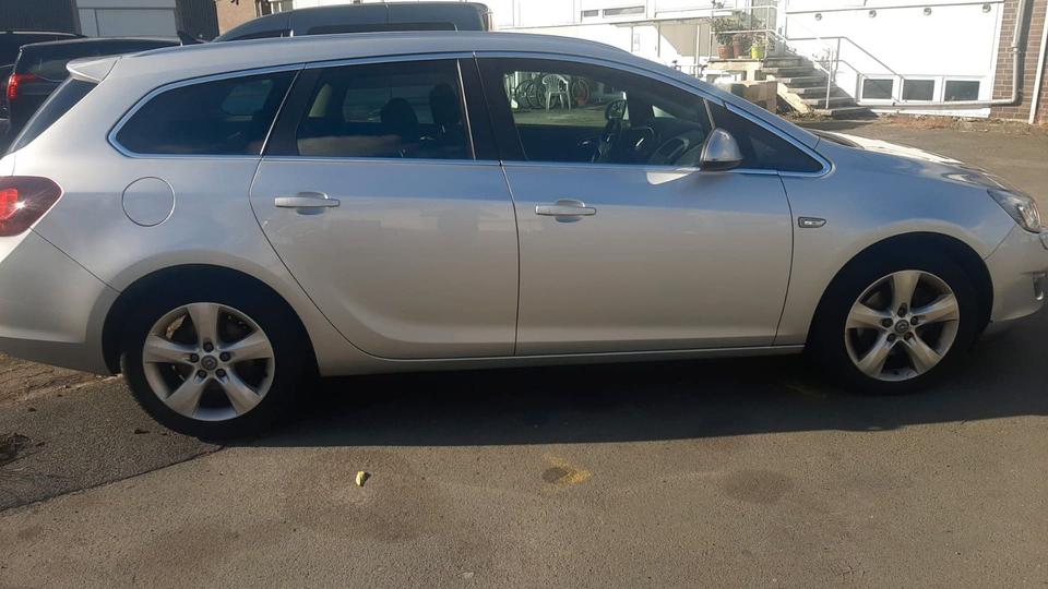 Opel Astra, 2011