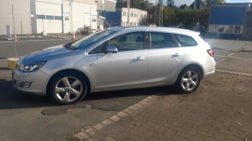 Opel Astra 2011 — двигун