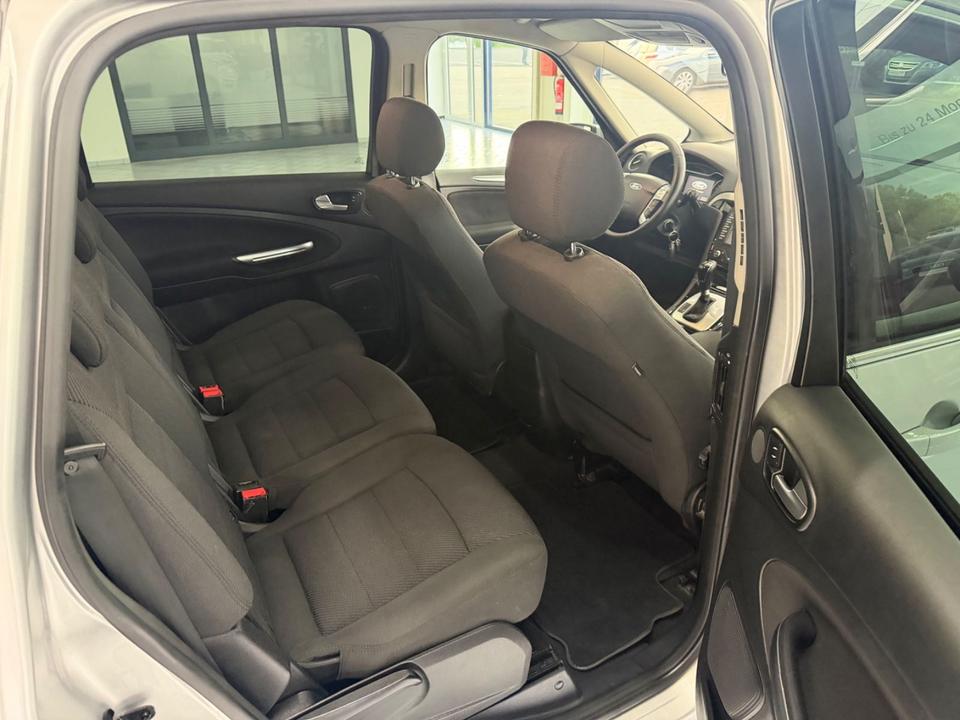 Ford S-Max 2011 — photo 11