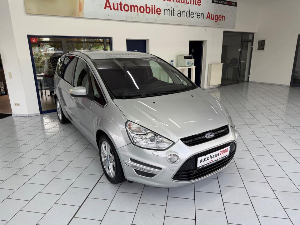 Ford S-Max 2011 — rear view