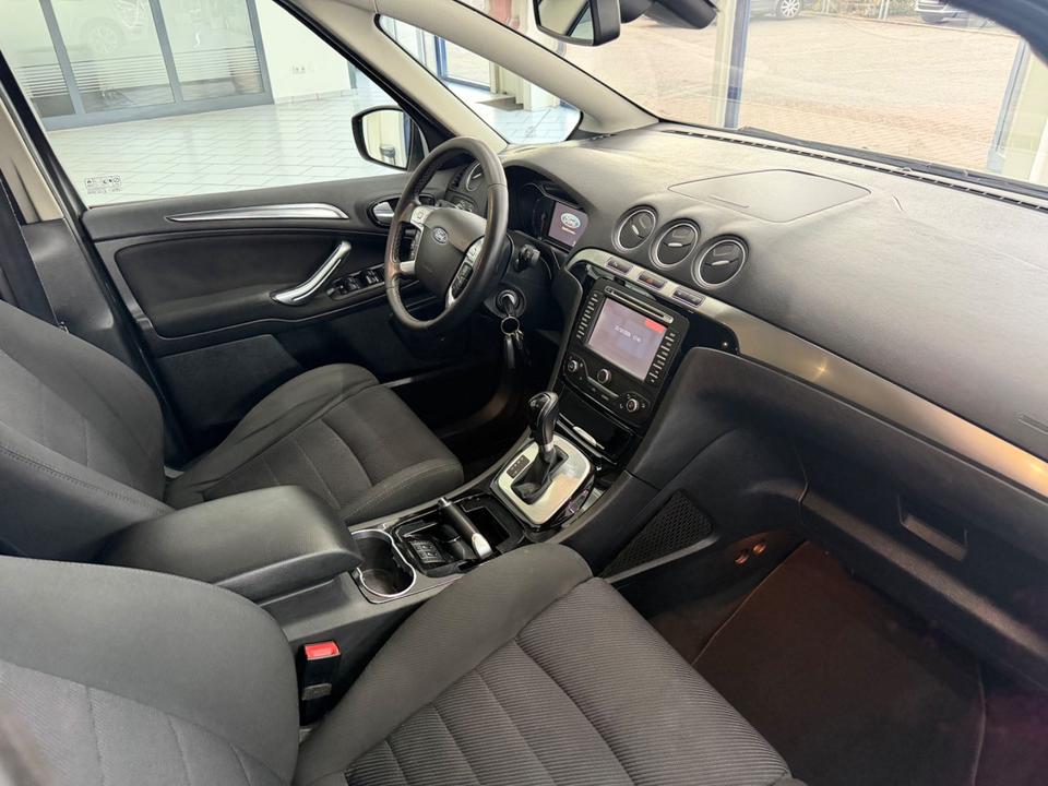 Ford S-Max 2011 — photo 8
