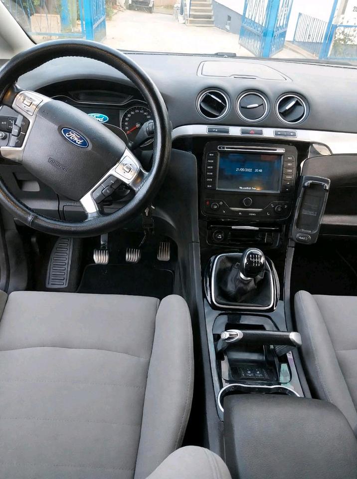 Ford C-Max 2011 — interior