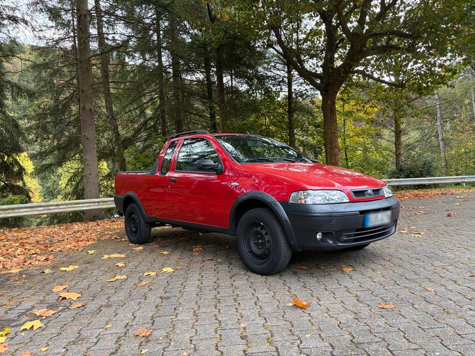 Fiat Strada 2004 — engine