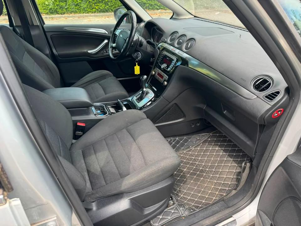 Ford S-Max 2010 — photo 11