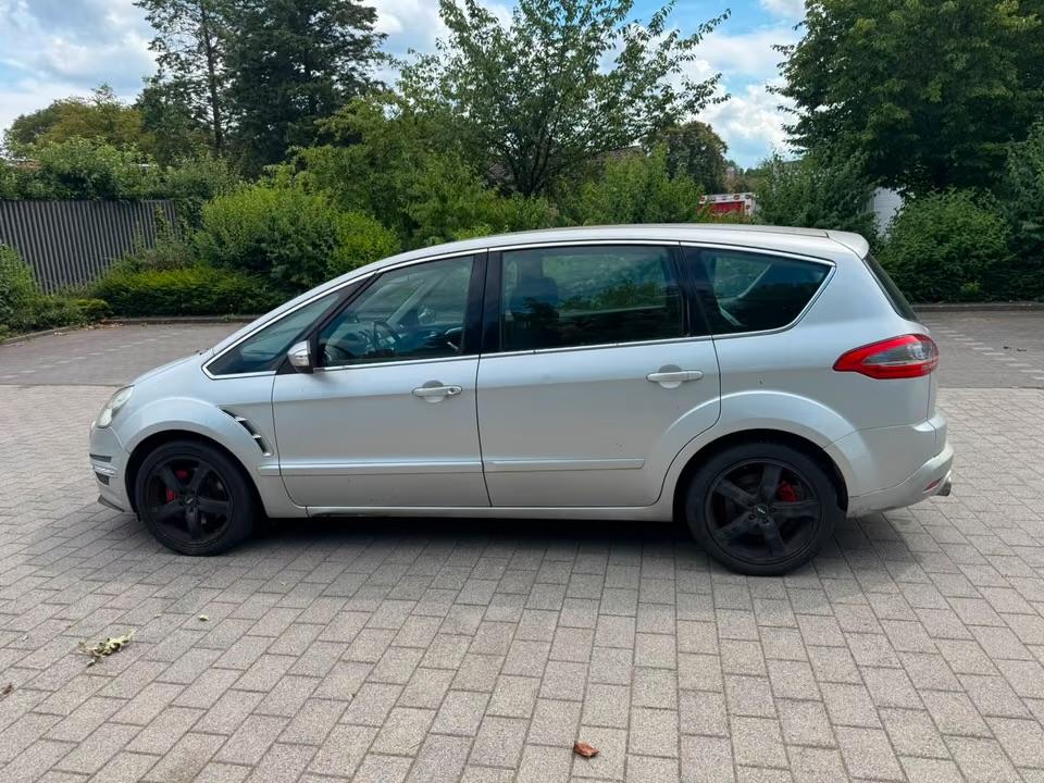 Ford S-Max 2010 — photo 16