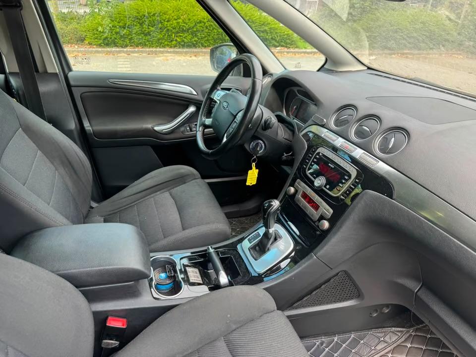 Ford S-Max 2010 — photo 6