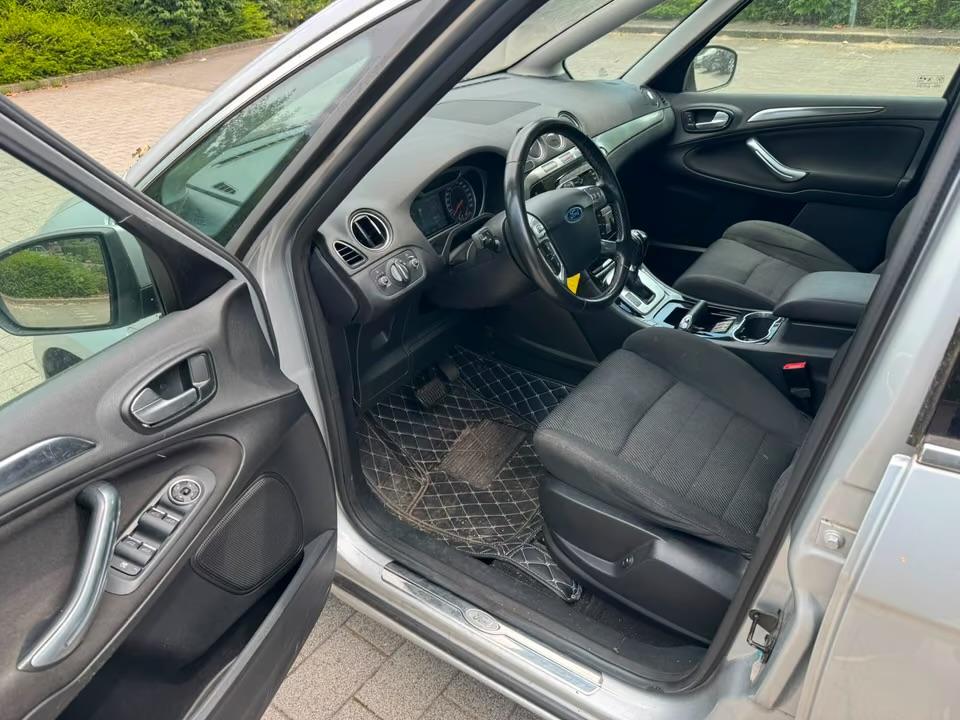 Ford S-Max 2010 — photo 7