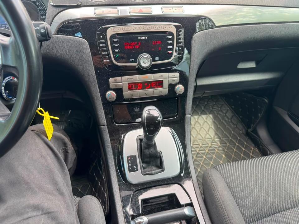 Ford S-Max 2010 — photo 8