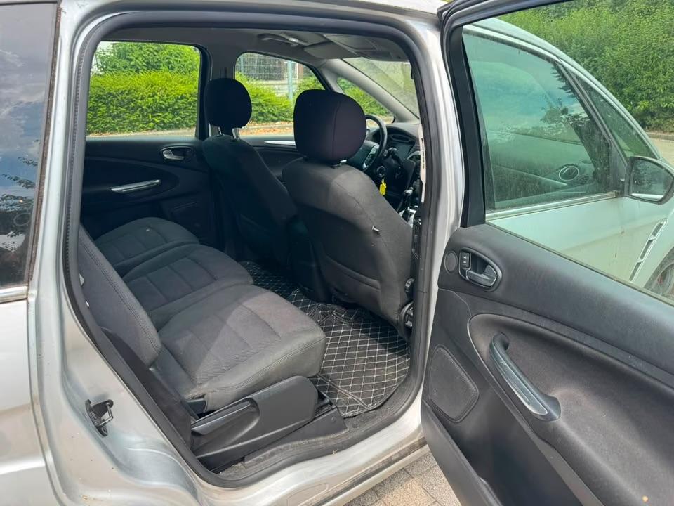 Ford S-Max 2010 — photo 9