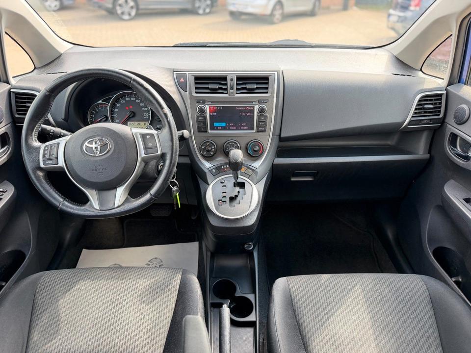 Toyota Verso 2011 — photo 11