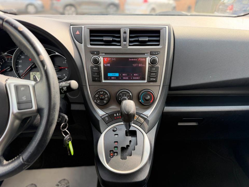 Toyota Verso 2011 — photo 12