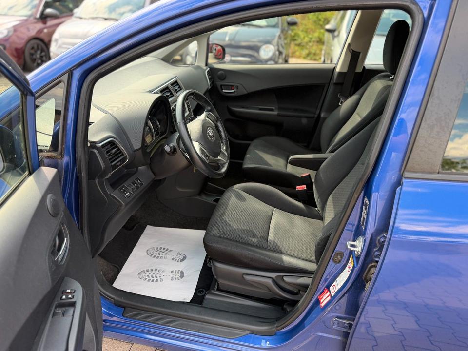 Toyota Verso 2011 — photo 7
