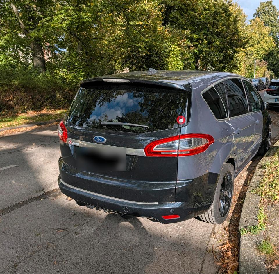 Ford S-Max 2012 — rear view