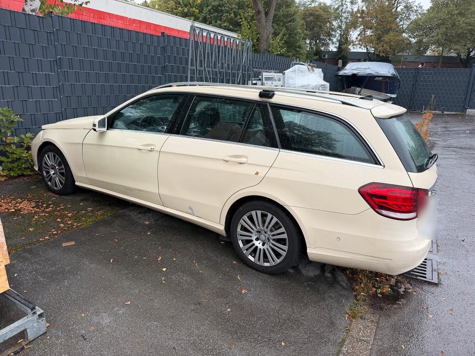 Mercedes Benz E 200 2015 — rear view