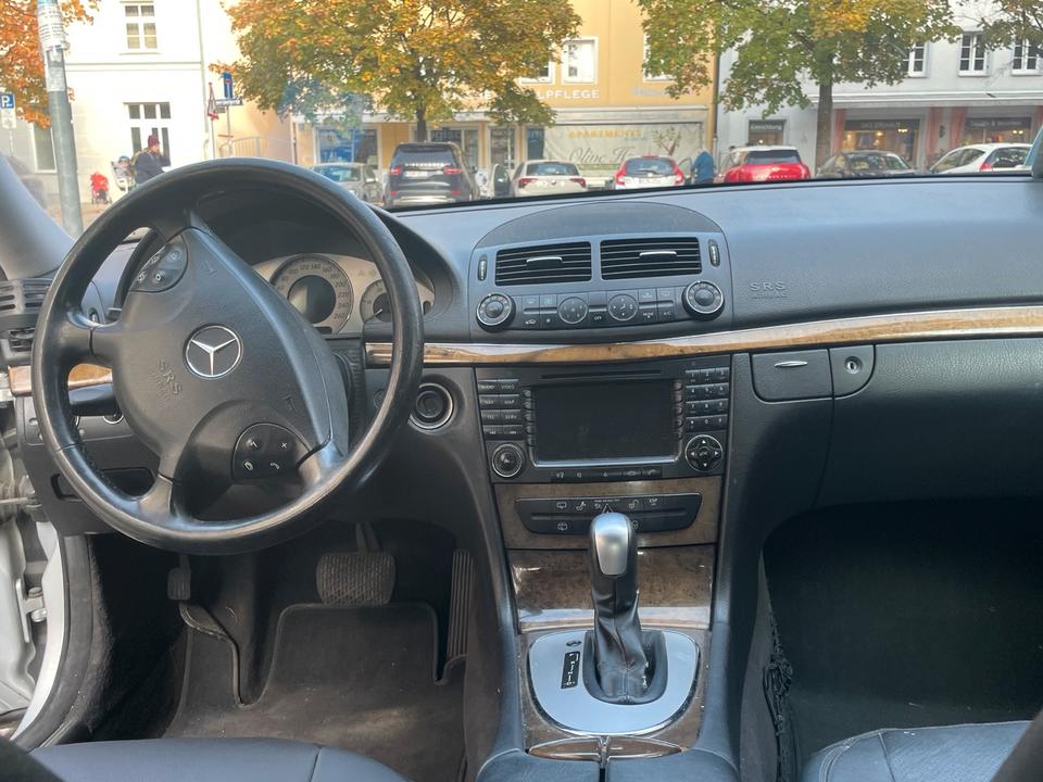 Mercedes Benz Weitere E-Klasse 2006 — салон