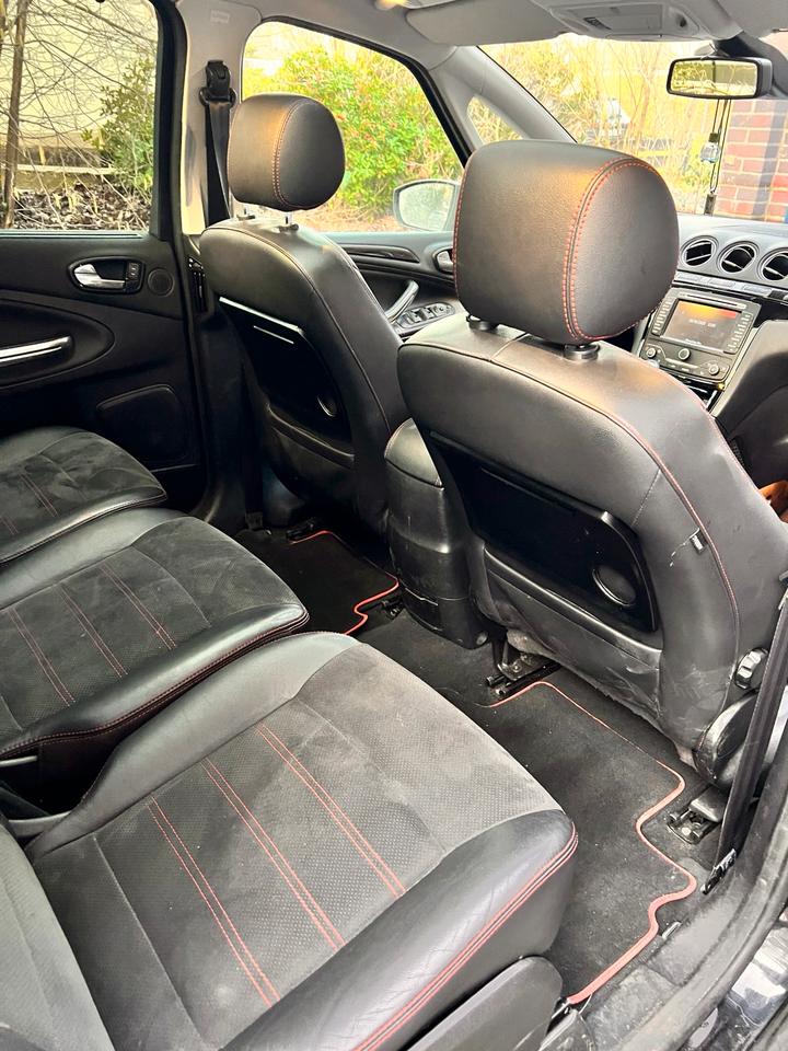 Ford S-Max 2011 — photo 11