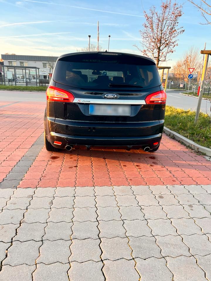 Ford S-Max 2011 — rear view