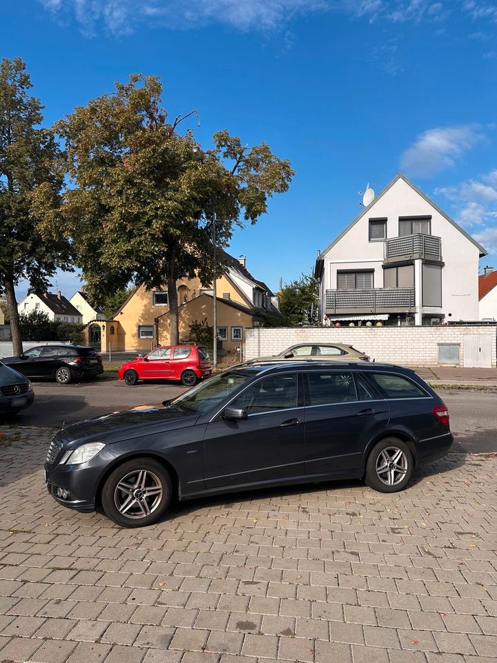 Mercedes Benz E 220 2009 — rear view