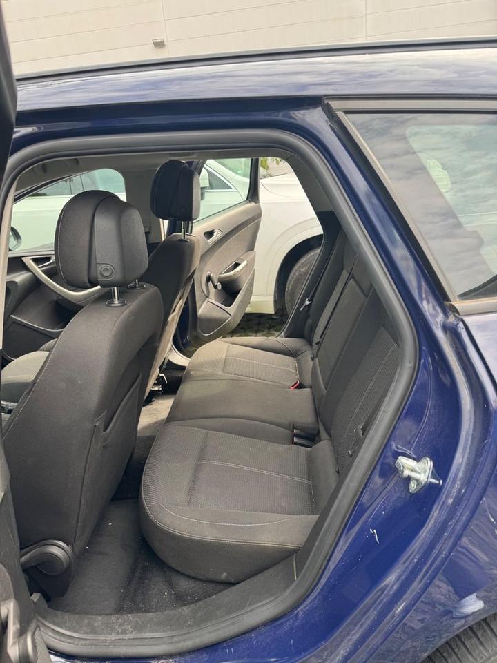 Opel Astra 2012 — photo 7