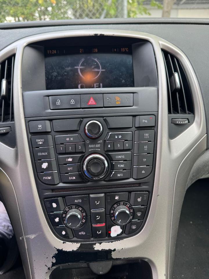 Opel Astra 2012 — photo 8