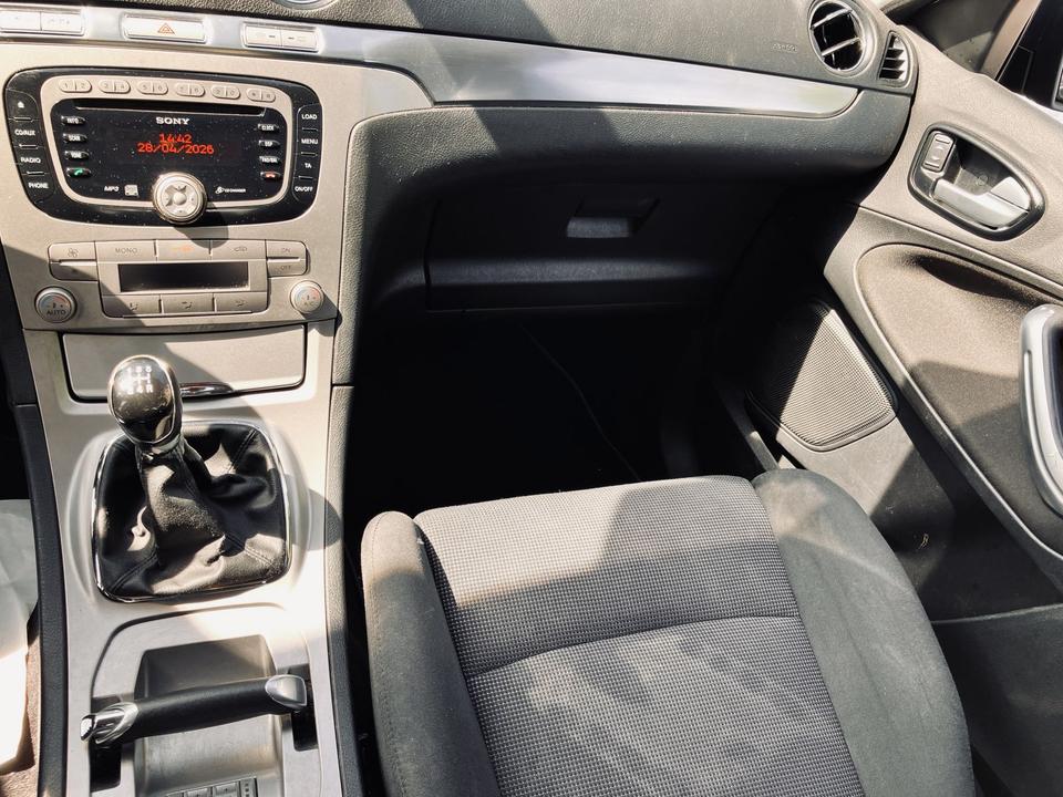 Ford S-Max 2009 — photo 12
